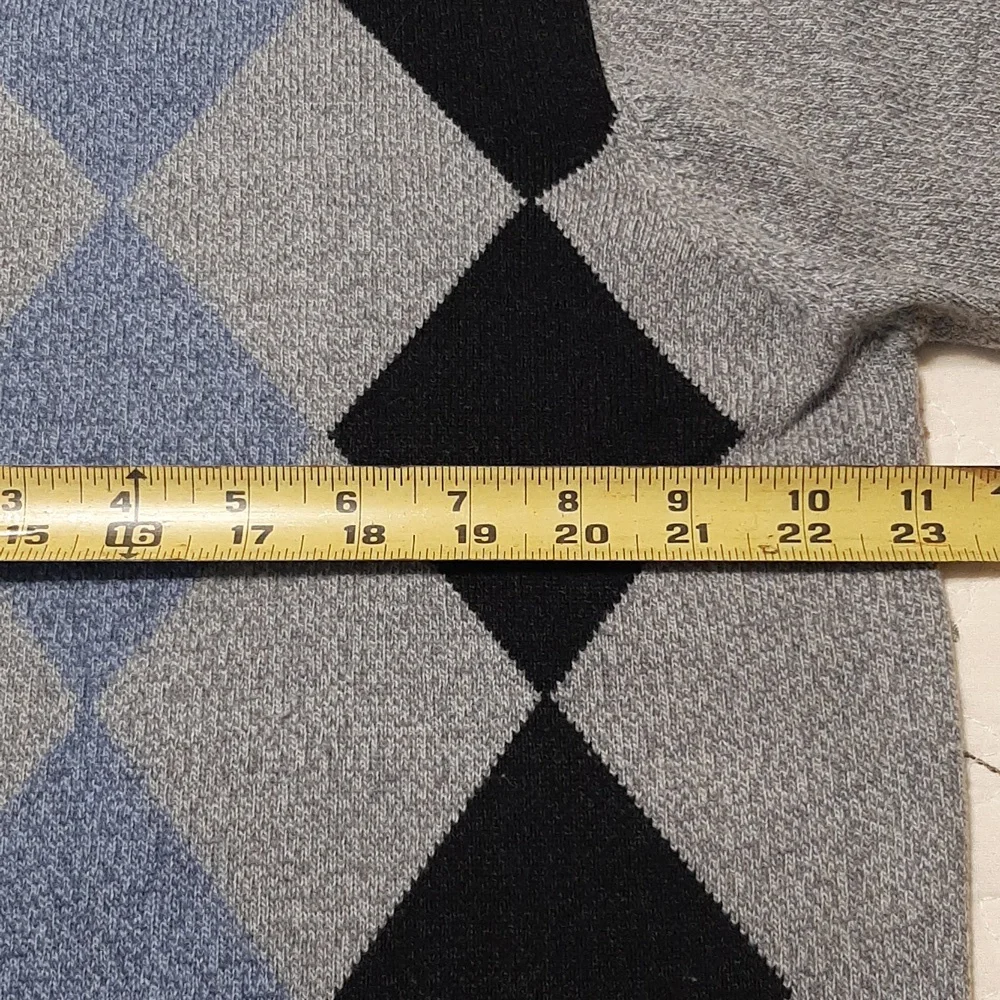 Dockers Men's Size L Light Gray and Blue Argyle Crewneck Sweater